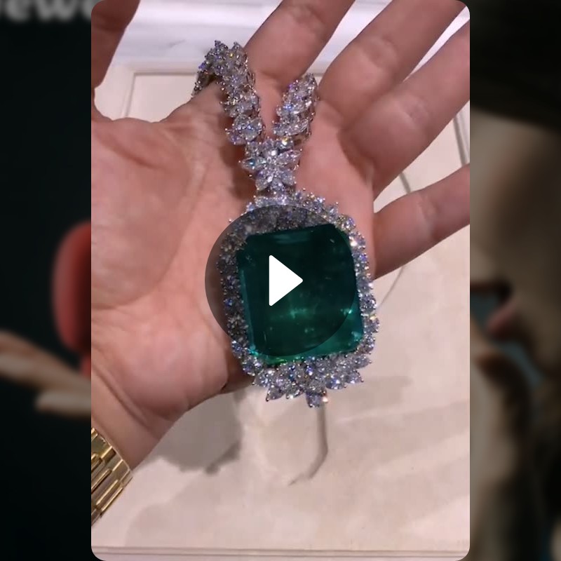 The most precious and beautiful Necklace Jewel Shine Snapchat