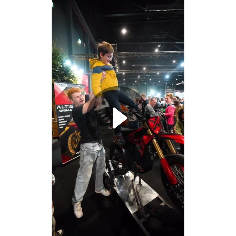 Join the Excitement at Lars Lion’s Pop-Up Store Event Captured in a Thrilling Video