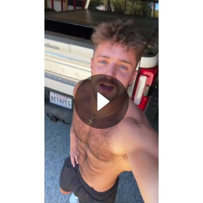 Jack Gentry (jack_gentry) Strong male posing in selfie with
