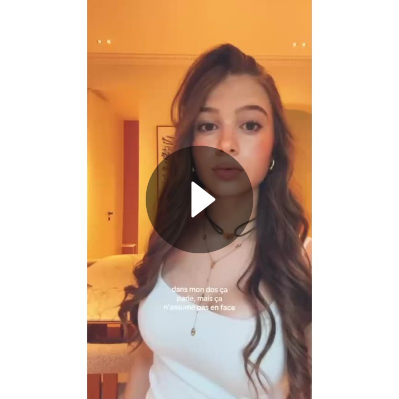 Anna’s Chic White Crop Top and Jeans Look
