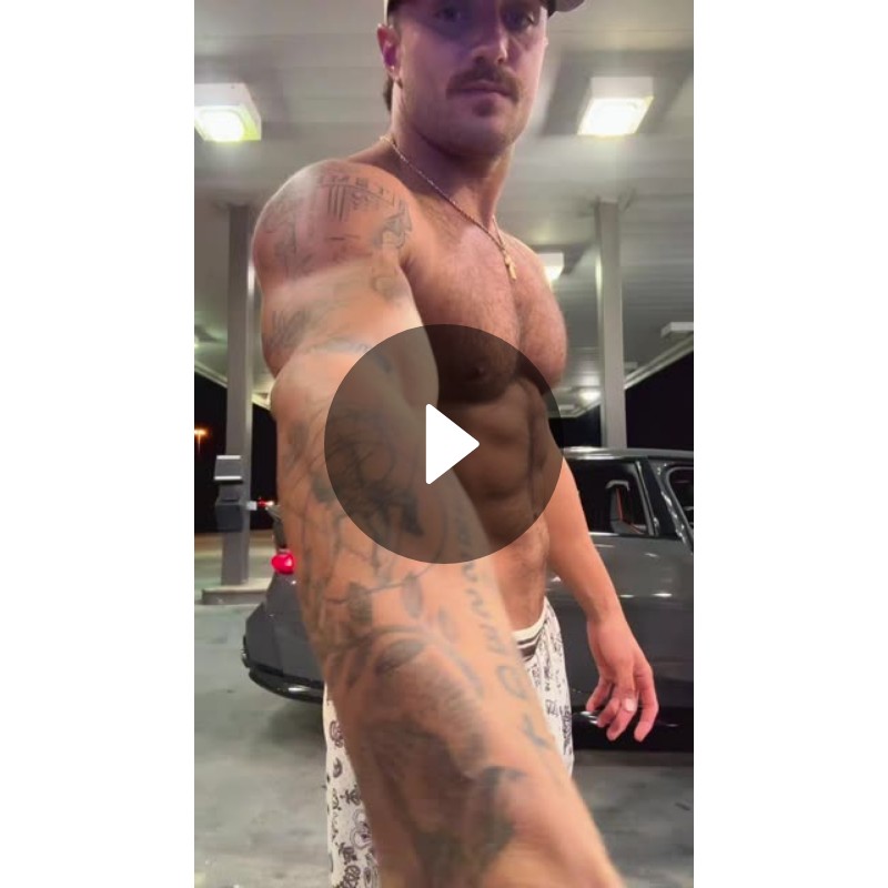 Bodybuilder showcasing physique in selfies. Jack Gentry (jack_gentry