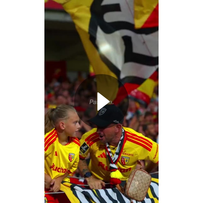 Young Girl’s Pure Passion Captures Hearts at Ligue 1 Match