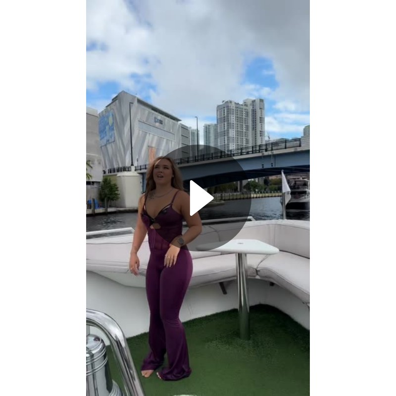 Mayseeds (mayseeds) Thick fitness model poses on a yacht. Spotlight