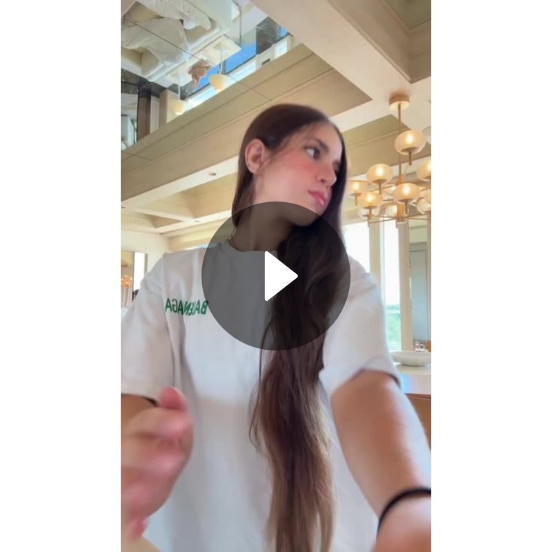 Fashionable dining scene featuring popular celebrities. Emar B