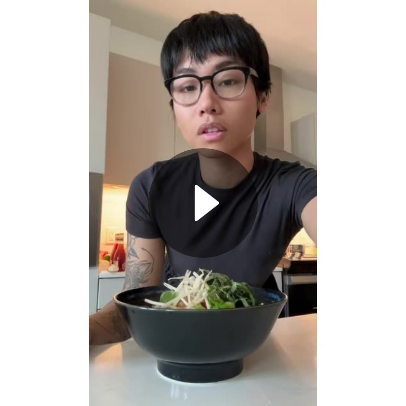 Maya Smith (mochi.munchies) Stirfrying noodles in flavorful soup