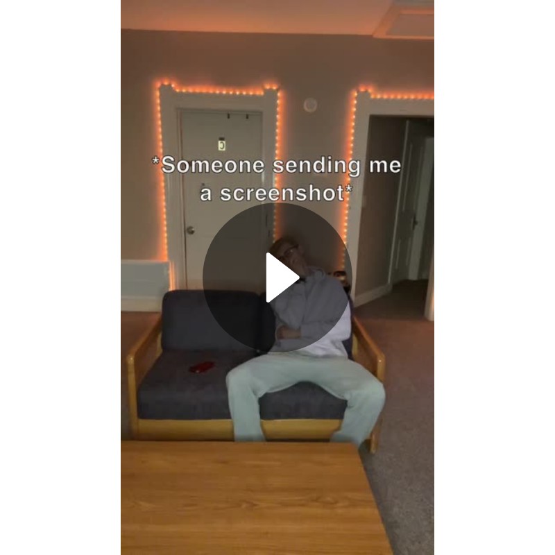 *Someone sending me a screenshot* **Me checking their battery and